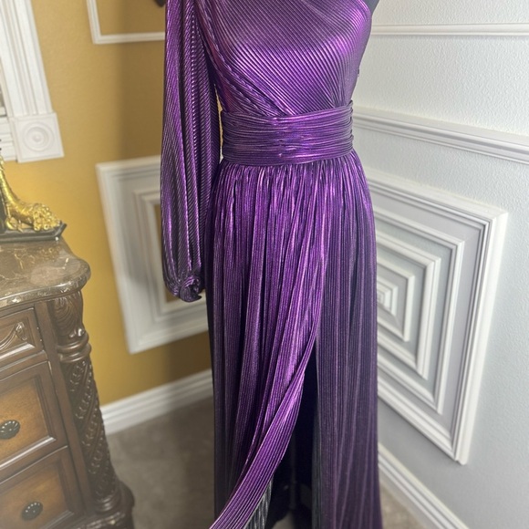 Bronx and Banco size XS
Purple Florence Gown / Elegant Purple One-Shoulder Dress - Picture 7 of 17